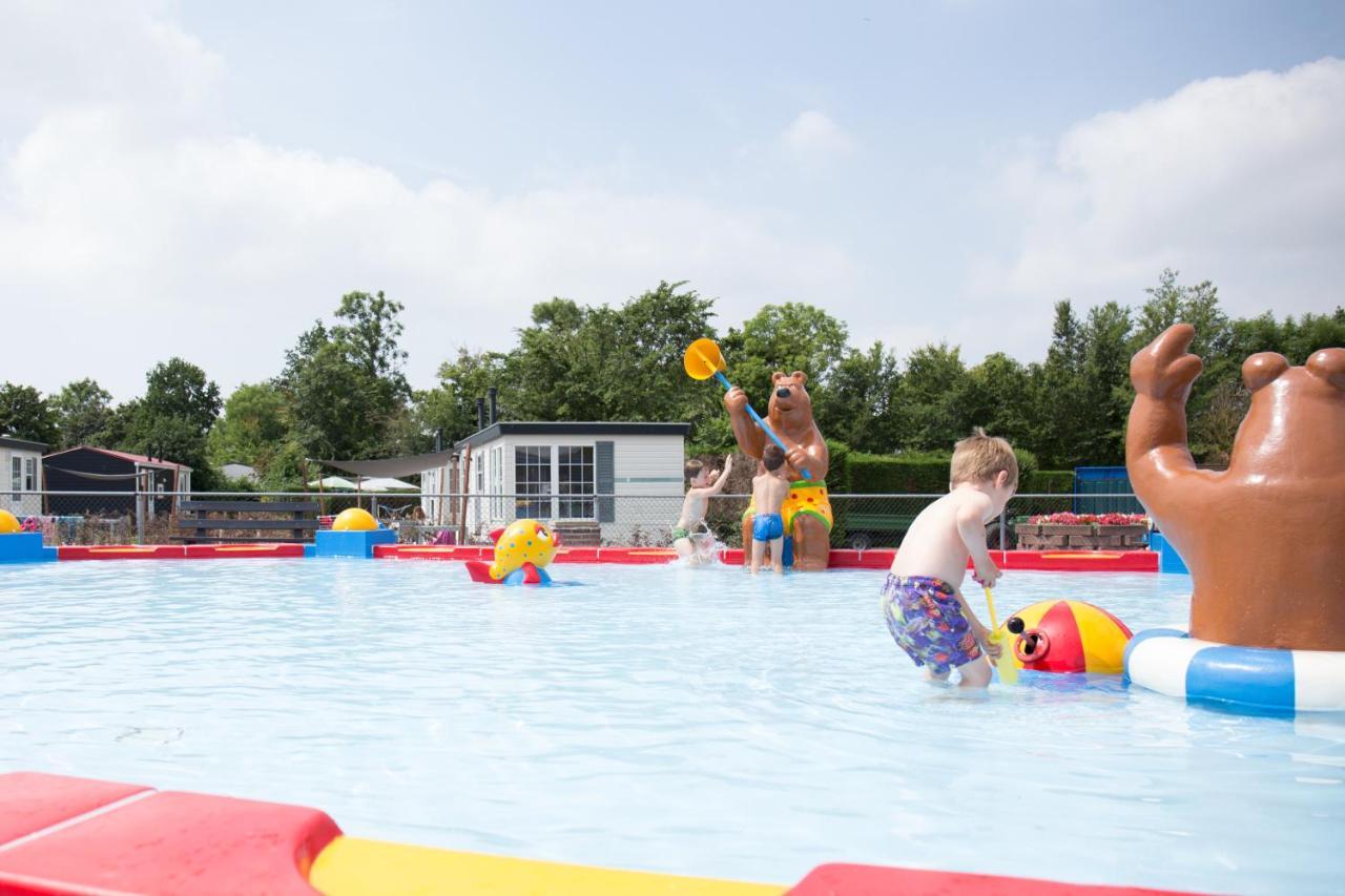Luxe 5-Persoons Chalet Op Familiecamping Baarland Экстерьер фото