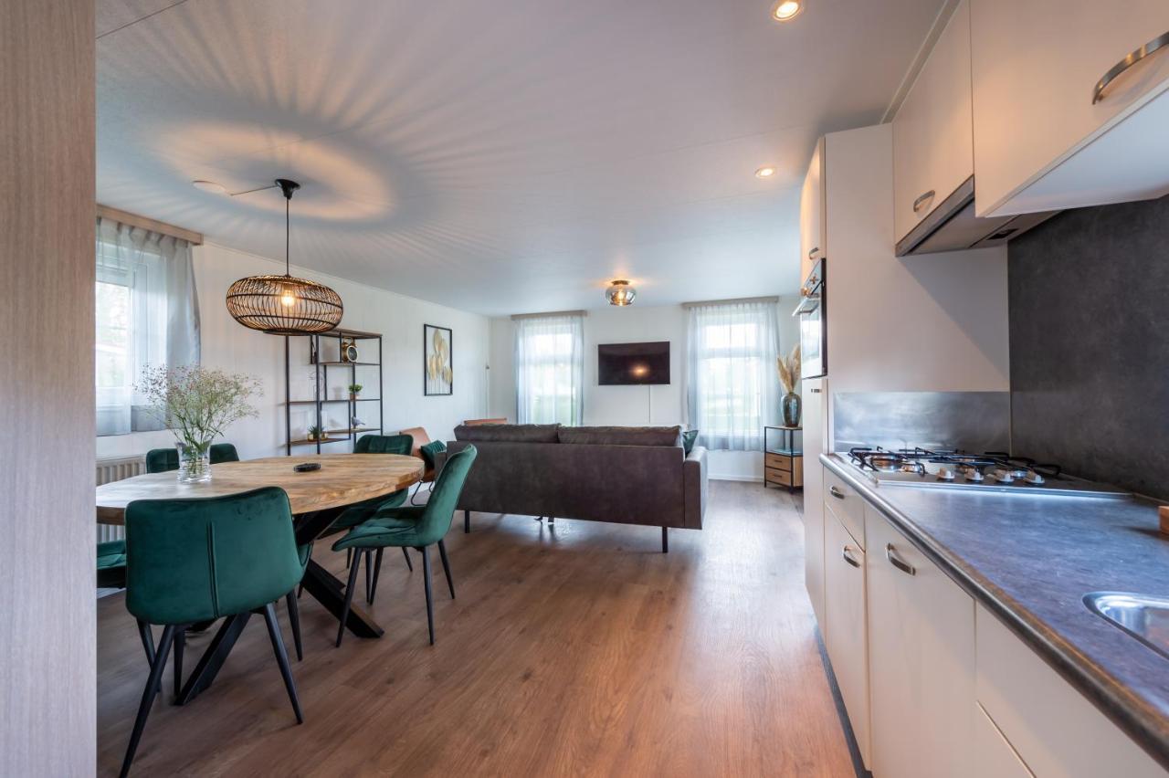 Luxe 5-Persoons Chalet Op Familiecamping Baarland Экстерьер фото